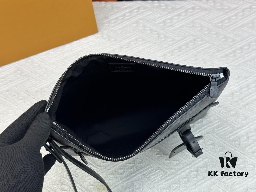 69307c9e6e68136f4d9a70b4 40504 This iPad clutch is designed specifically for the latest tablet models. Crafted in LV Aerogram leather, soft as vintage airmail paper, with an LV-lettered corner. Features a removable wrist strap for easy carrying. 30.0 x 22.0 x 5.0 cm (length x height x width)