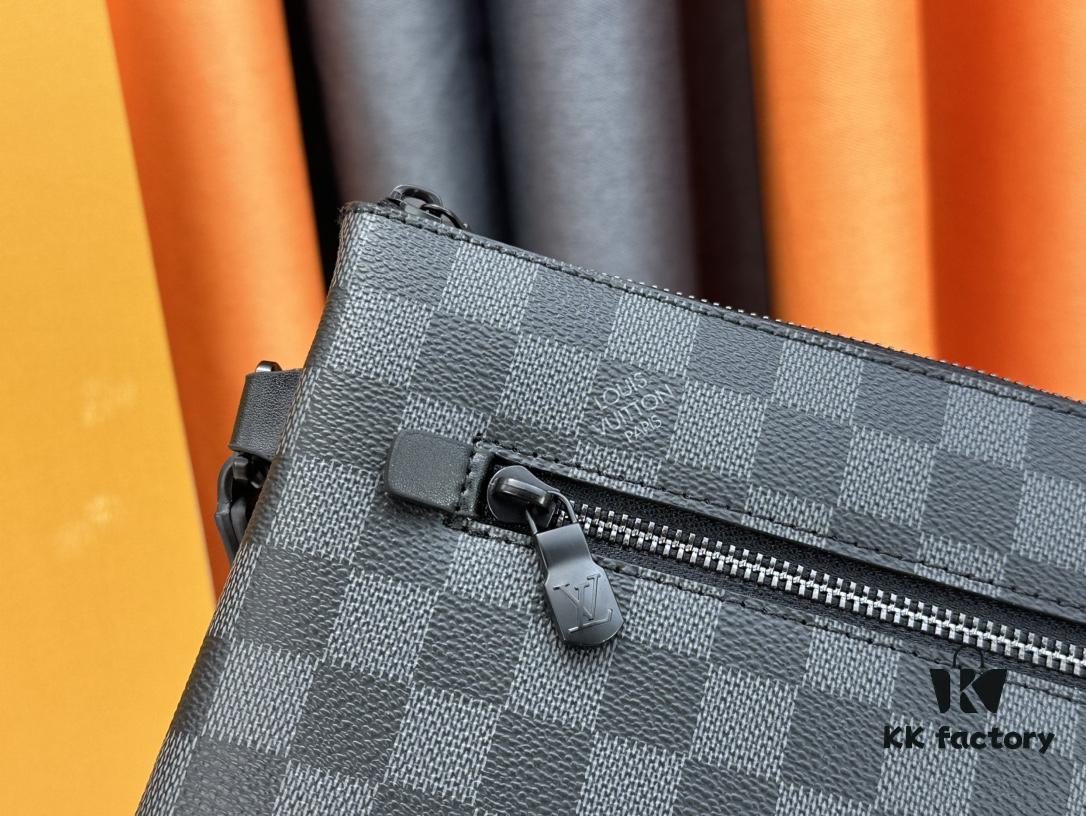 69307c9e6e68136f4d9a70b6 40504 This iPad clutch is designed specifically for the latest tablet models. Crafted in LV Aerogram leather, soft as vintage airmail paper, with an LV-lettered corner. Features a removable wrist strap for easy carrying. 30.0 x 22.0 x 5.0 cm (length x height x width)