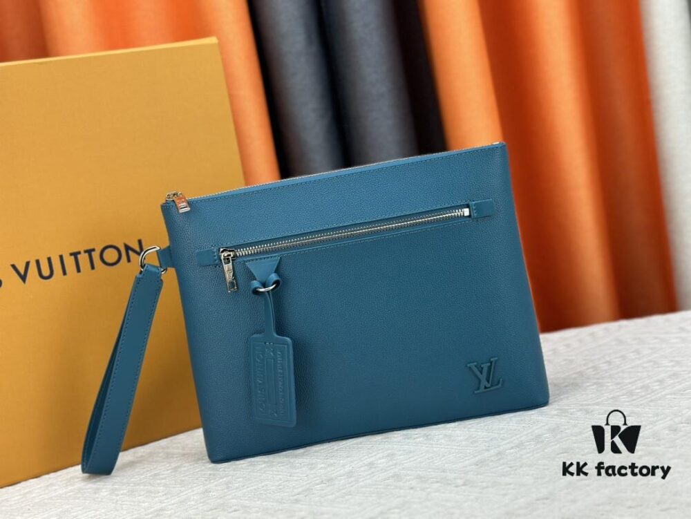69307cae6e68136f4d9a70da iPad Handheld Pouch Designed for the Latest Tablet Models