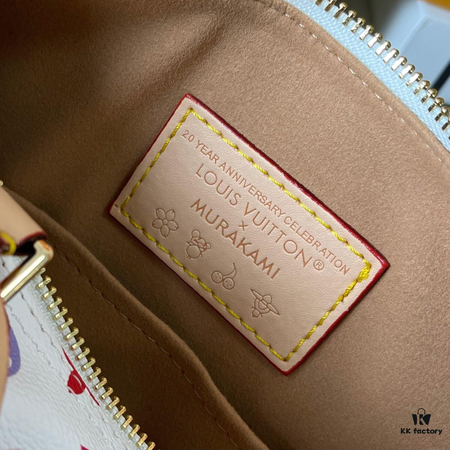Upgraded Version (Authentic Photos, Accurate Replica) M13805-M13085-M13257 M13806 40391 40390 LV x Murakami Takashi Collaboration Nano Speedy Bag – This Nano Speedy bag combines Monogram canvas with printed cowhide trim, presented in 33 vibrant colors including white tricolor and black tricolor, twelve variations that have taken the world by storm and are highly favored by celebrities and stars.