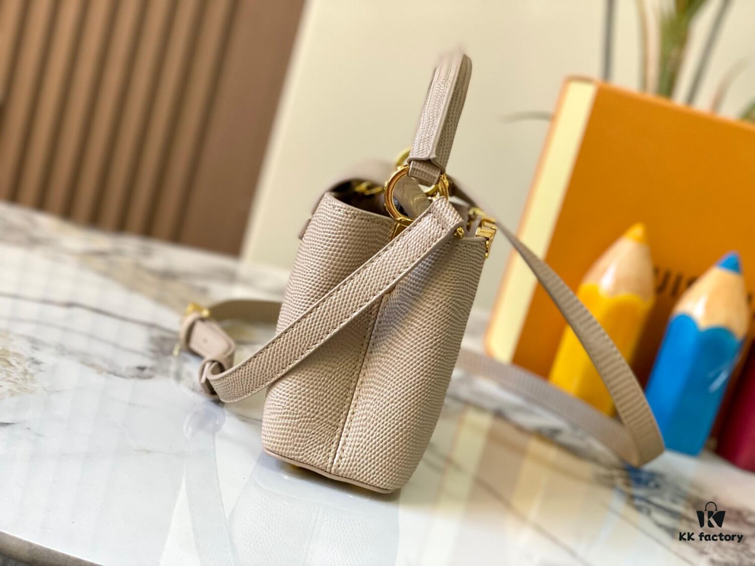 69307d586e68136f4d9a71f8 Top Grade Original Guangzhou Stock M12296 Beige Lizard Leather Combined with Golden Diamond Crown 🔺 This Capucines Mini Handbag Features Luxurious Lizard Leather Exterior with Soft Lambskin Lining, Accented with Brilliant Metallic Hardware