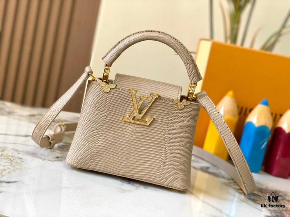 Top Grade Original Guangzhou Stock M12296 Beige Lizard Leather Combined with Golden Diamond Crown 🔺 This Capucines Mini Handbag Features Luxurious Lizard Leather Exterior with Soft Lambskin Lining, Accented with Brilliant Metallic Hardware