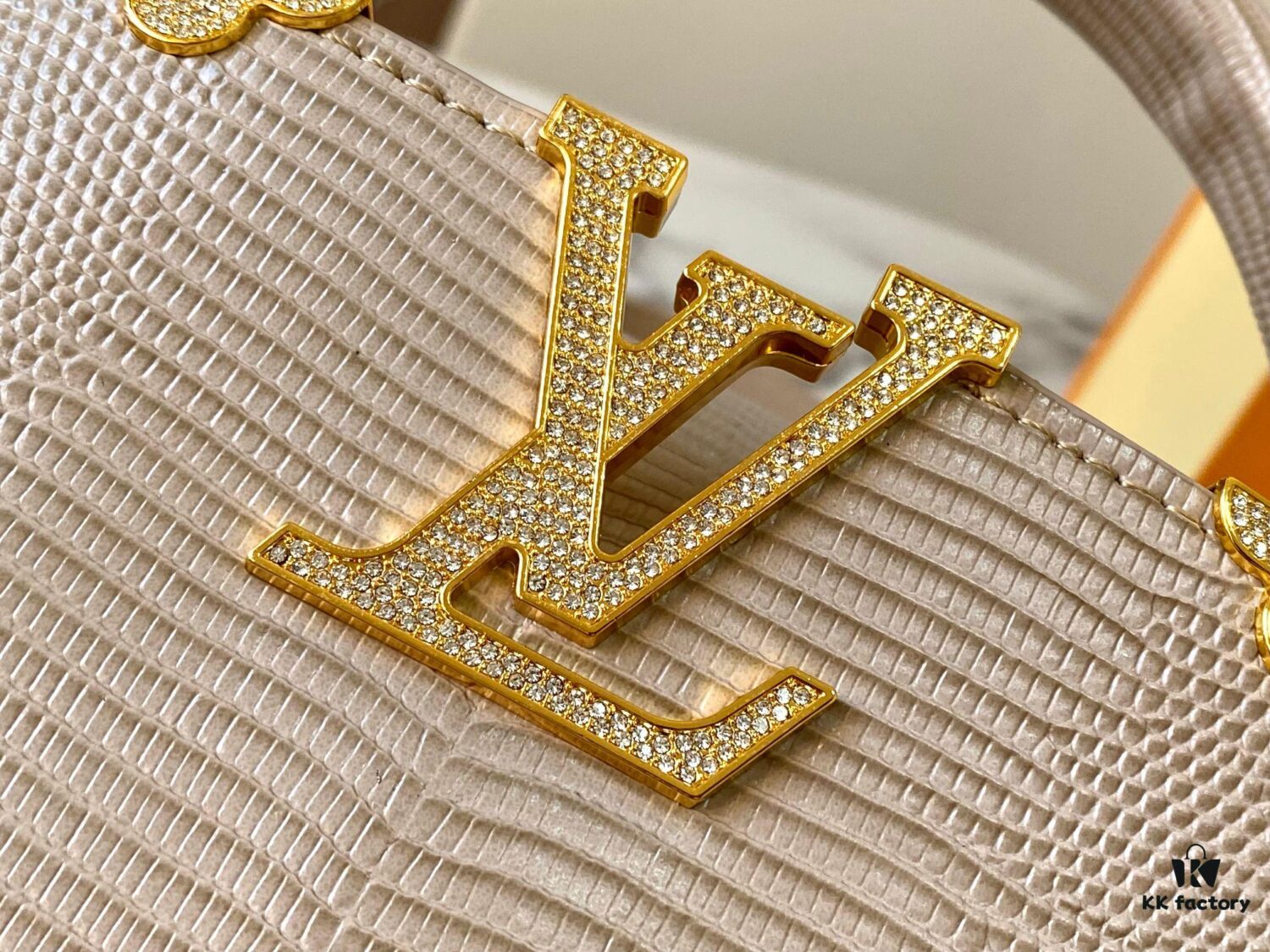 69307d5b6e68136f4d9a71fe Top Grade Original Guangzhou Stock M12296 Beige Lizard Leather Combined with Golden Diamond Crown 🔺 This Capucines Mini Handbag Features Luxurious Lizard Leather Exterior with Soft Lambskin Lining, Accented with Brilliant Metallic Hardware