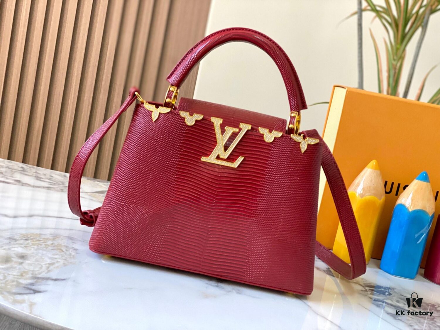 69307d6a6e68136f4d9a7213 Top-Grade Original Guangzhou Stock M12297 Burgundy Lizard Skin with Gold Diamond Crown ▲ This Capucines BB Bag Exquisitely Combines Luxurious Lizard Exterior, Soft Lamb Leather Lining, and Lustrous Metallic Hardware