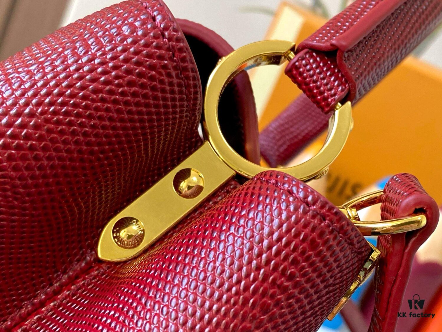69307d6e6e68136f4d9a7219 Top-Grade Original Guangzhou Stock M12297 Burgundy Lizard Skin with Gold Diamond Crown ▲ This Capucines BB Bag Exquisitely Combines Luxurious Lizard Exterior, Soft Lamb Leather Lining, and Lustrous Metallic Hardware