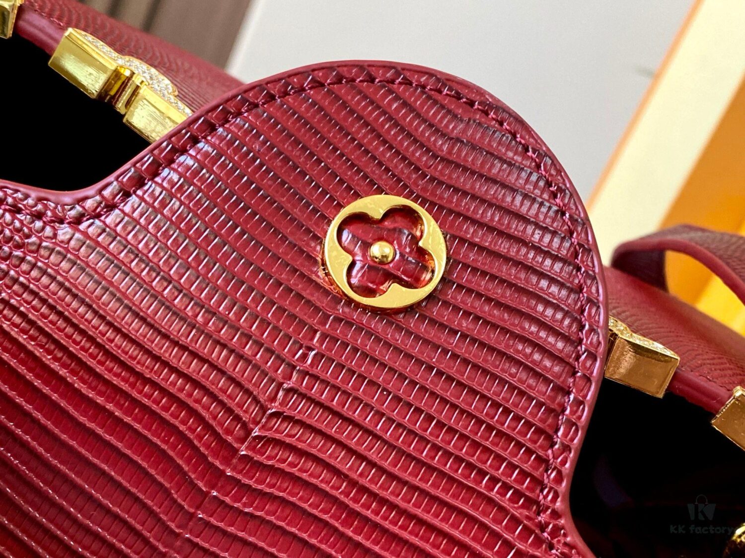 69307d716e68136f4d9a721b Top-Grade Original Guangzhou Stock M12297 Burgundy Lizard Skin with Gold Diamond Crown ▲ This Capucines BB Bag Exquisitely Combines Luxurious Lizard Exterior, Soft Lamb Leather Lining, and Lustrous Metallic Hardware