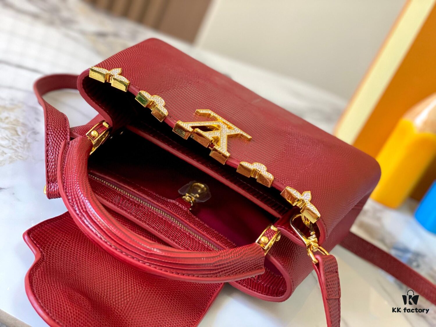 69307d716e68136f4d9a721c Top-Grade Original Guangzhou Stock M12297 Burgundy Lizard Skin with Gold Diamond Crown ▲ This Capucines BB Bag Exquisitely Combines Luxurious Lizard Exterior, Soft Lamb Leather Lining, and Lustrous Metallic Hardware