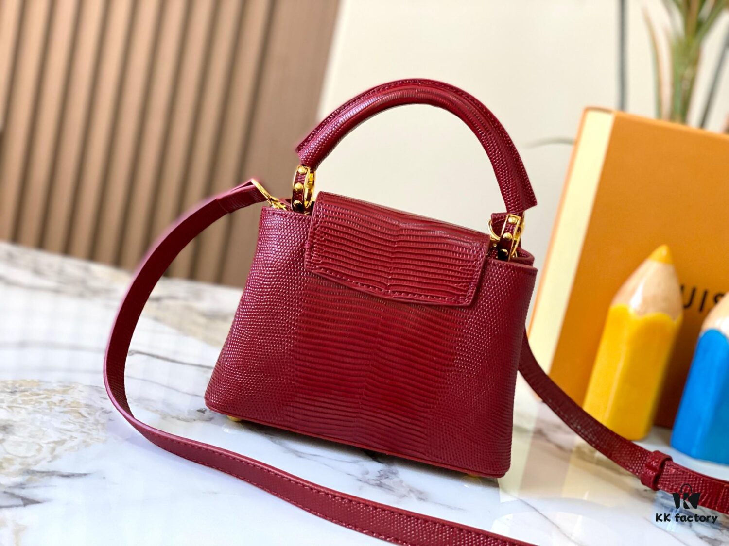 69307d726e68136f4d9a7220 Top Quality Original Guangzhou Stock M12296 Burgundy Lizard Skin Combined with Golden Diamond Crown 🔺 This Capucines Mini Bag Features Luxurious Lizard Leather Exterior with Soft Lambskin Lining, Accented with Brilliant Metallic Hardware