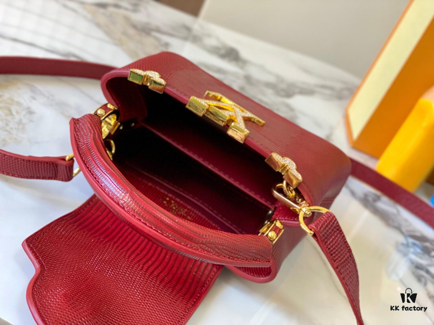 69307d776e68136f4d9a7223 Top Quality Original Guangzhou Stock M12296 Burgundy Lizard Skin Combined with Golden Diamond Crown 🔺 This Capucines Mini Bag Features Luxurious Lizard Leather Exterior with Soft Lambskin Lining, Accented with Brilliant Metallic Hardware