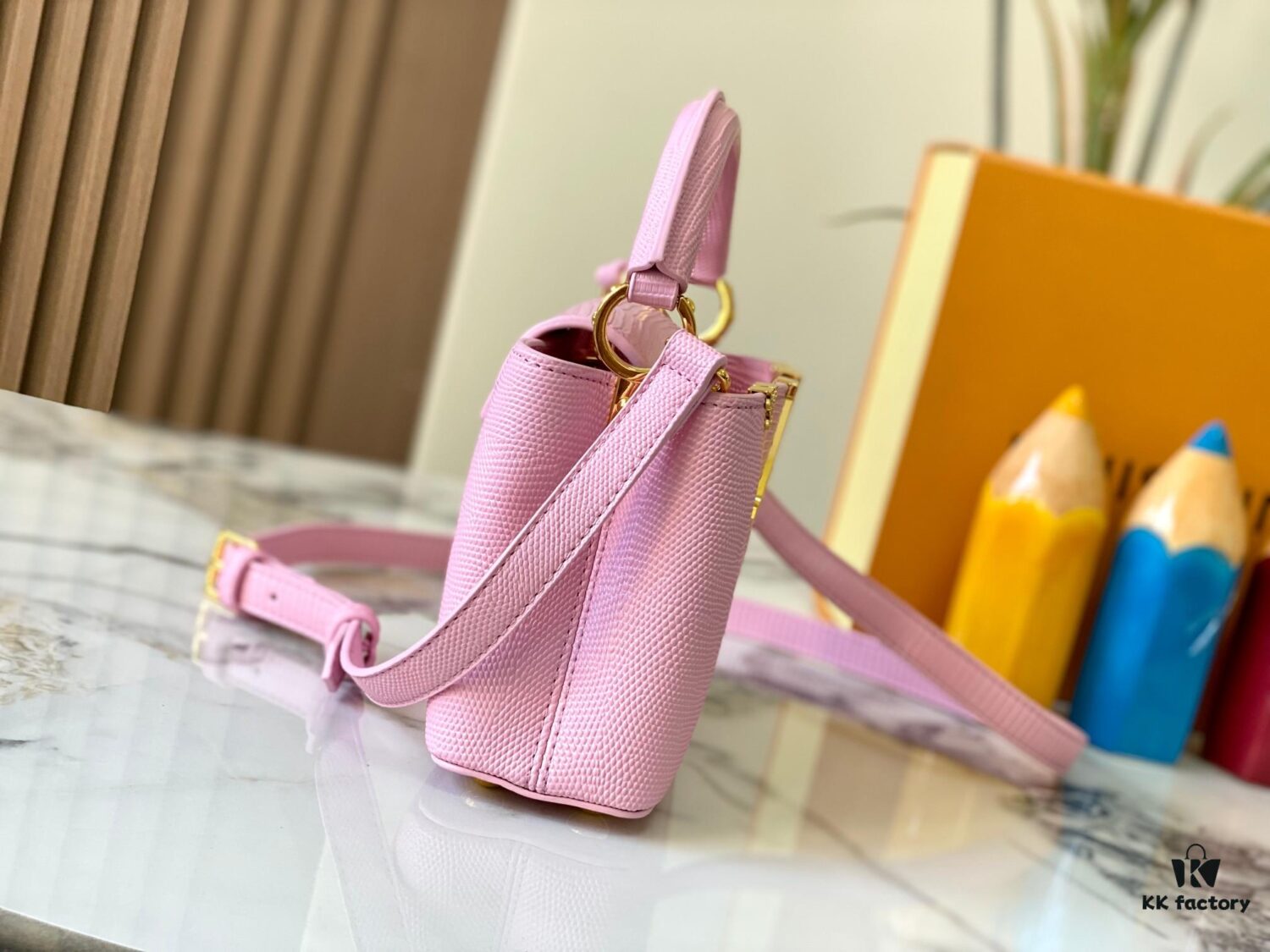 69307d7e6e68136f4d9a722e Top Quality Original Guangzhou M12296 Pink Lizard Leather Combined with Golden Diamond Crown 🔺 Capucines Mini Bag