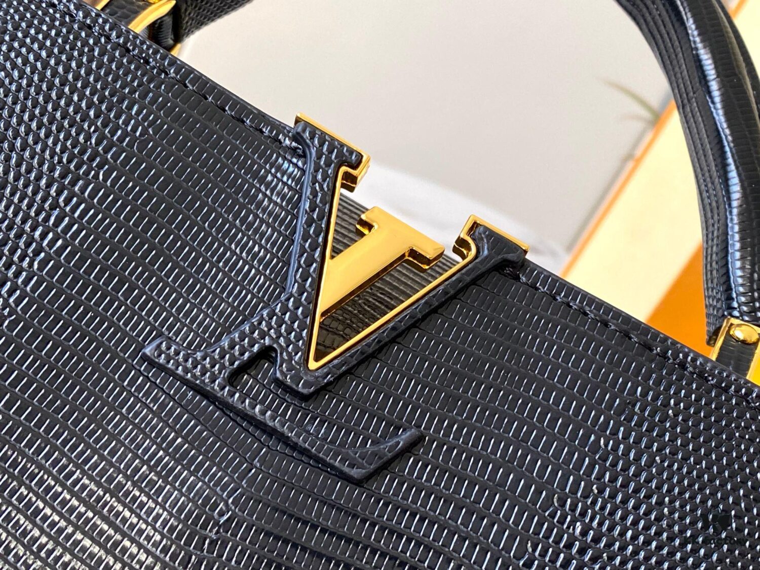 69307df46e68136f4d9a7315 Top Quality Original Guangzhou M99528 Black Lizard Leather Gold Buckle Capucines BB Handbag