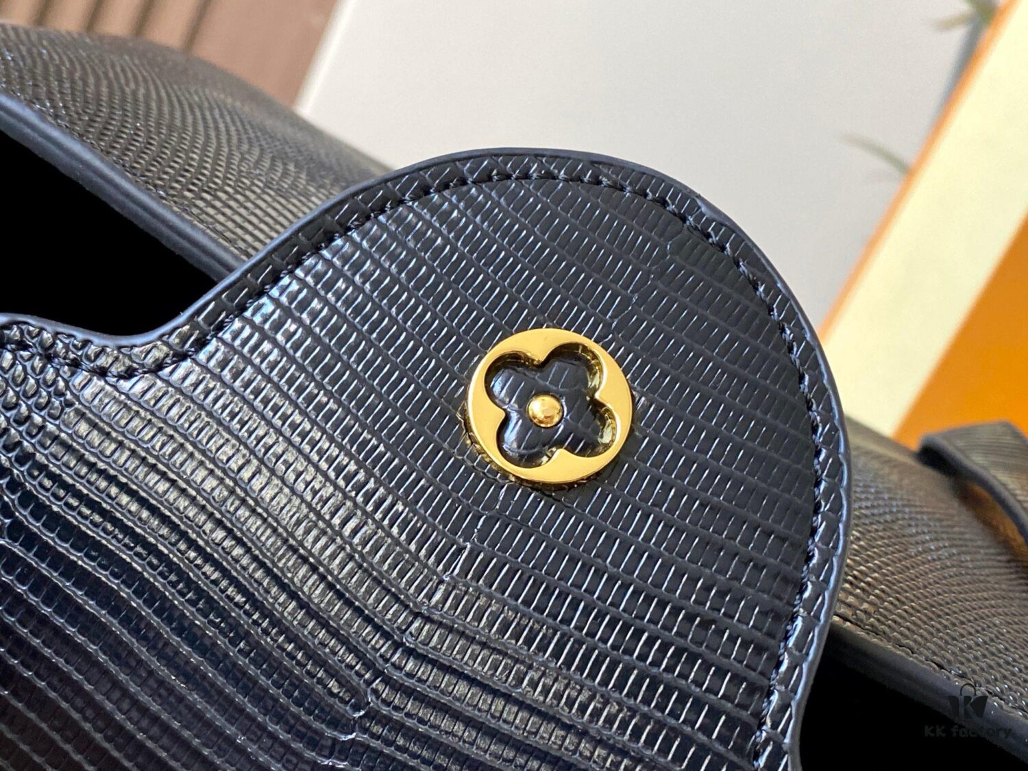 69307df66e68136f4d9a7318 Top Quality Original Guangzhou M99528 Black Lizard Leather Gold Buckle Capucines BB Handbag