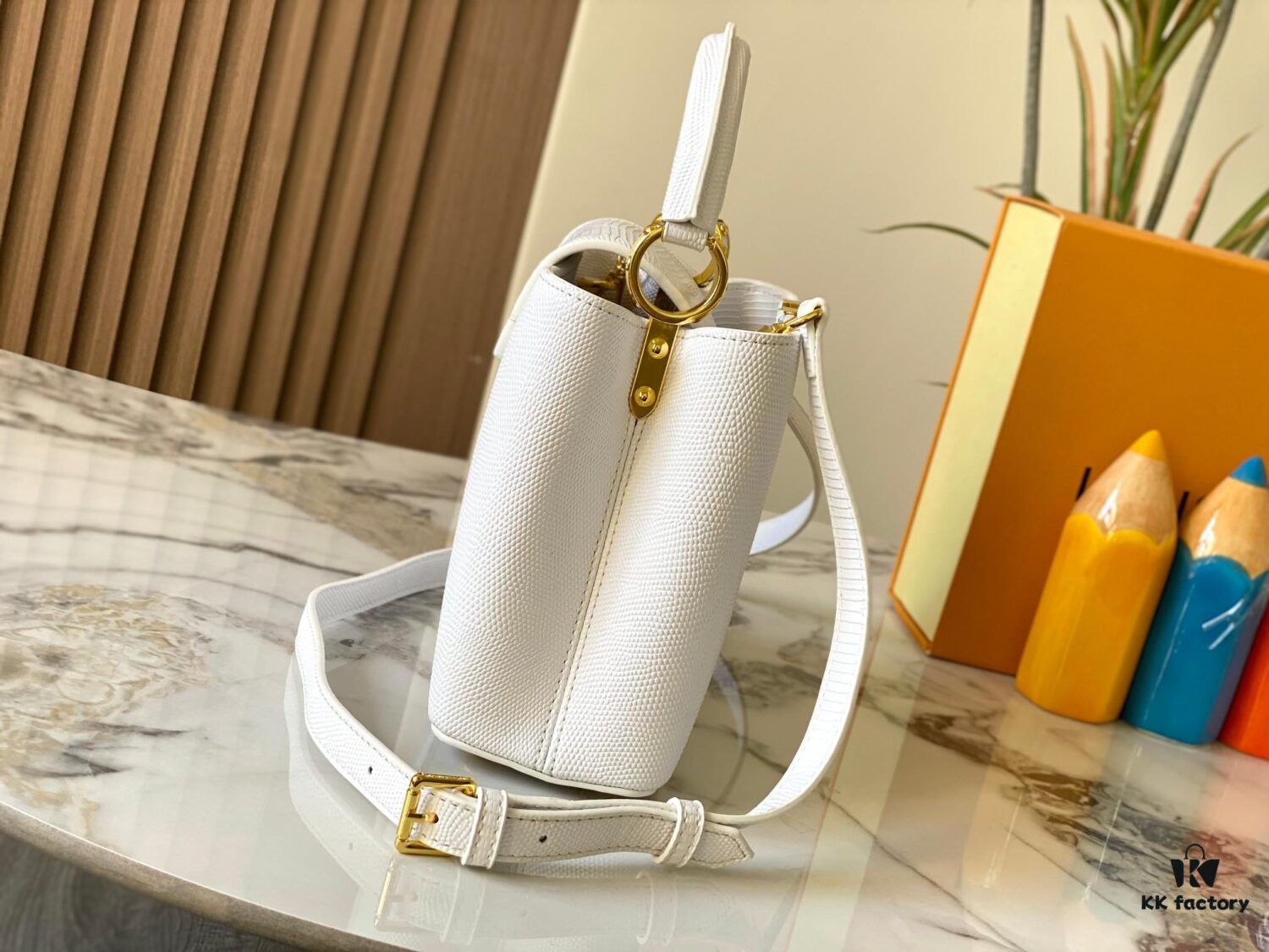 69307dfc6e68136f4d9a7325 Top Quality Original Guangzhou M99528 White Lizard Skin Gold Buckle Capucines BB Handbag