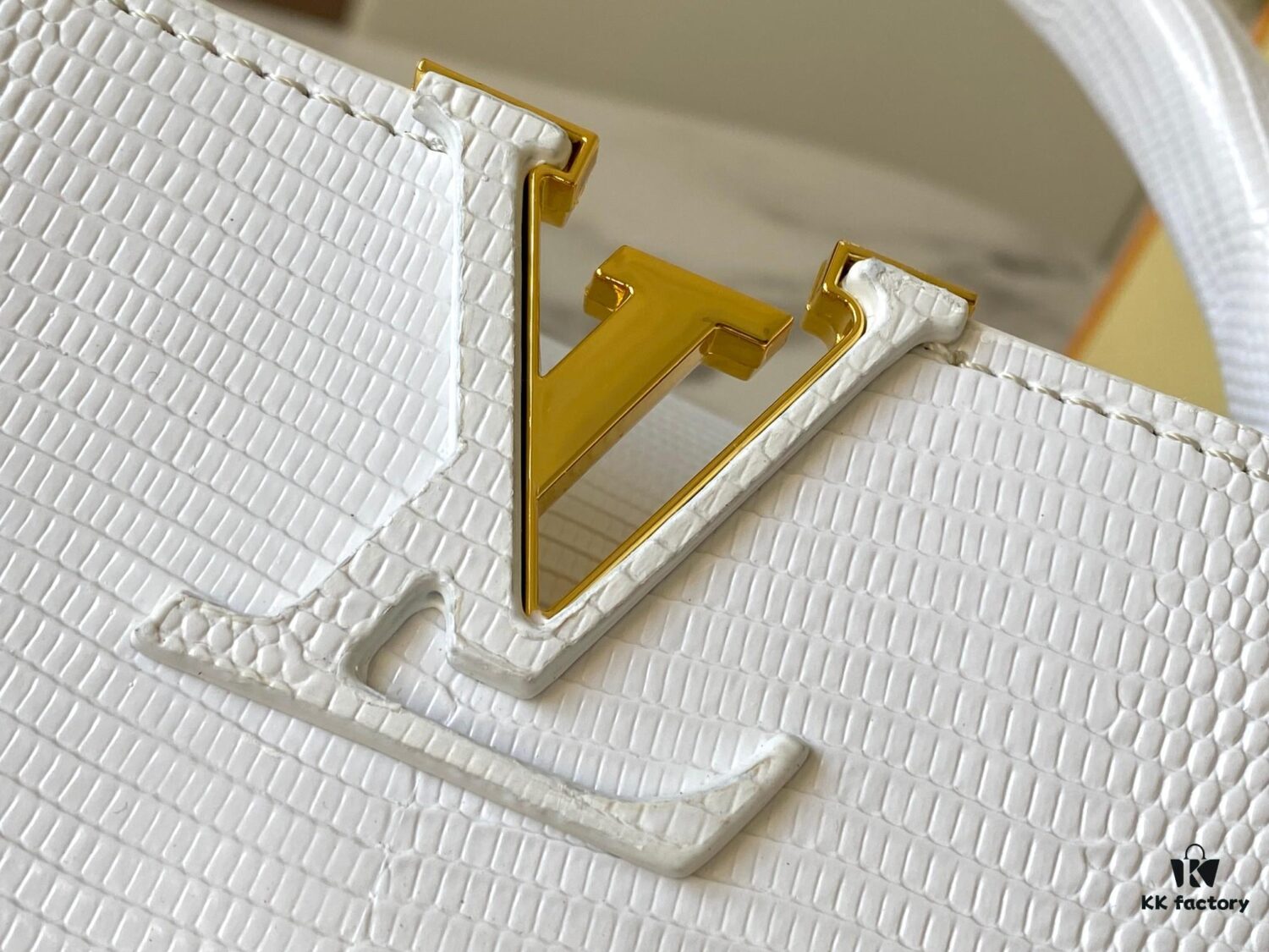 69307dfe6e68136f4d9a7328 Top Quality Original Guangzhou M99528 White Lizard Skin Gold Buckle Capucines BB Handbag