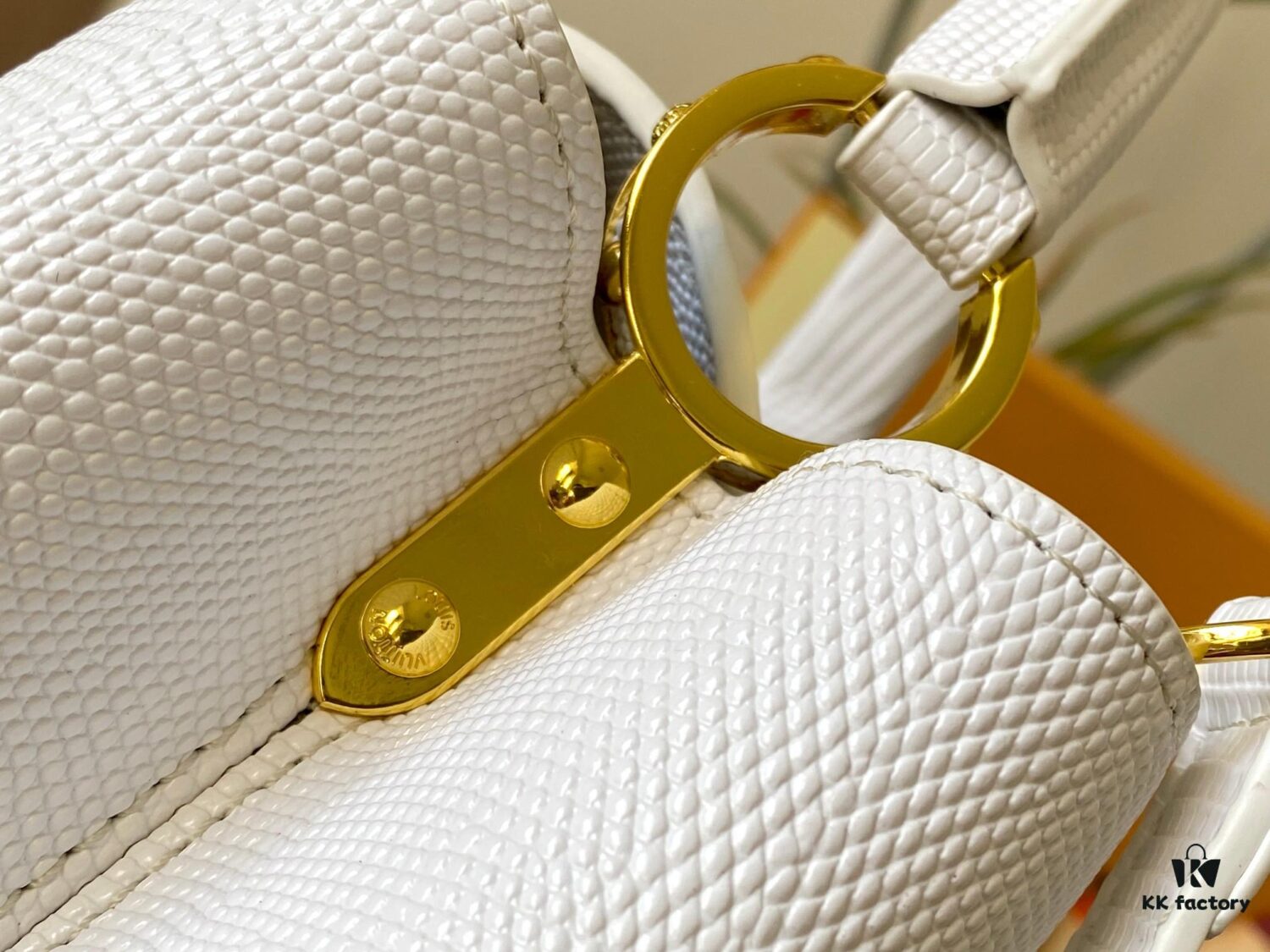 69307dff6e68136f4d9a7329 Top Quality Original Guangzhou M99528 White Lizard Skin Gold Buckle Capucines BB Handbag