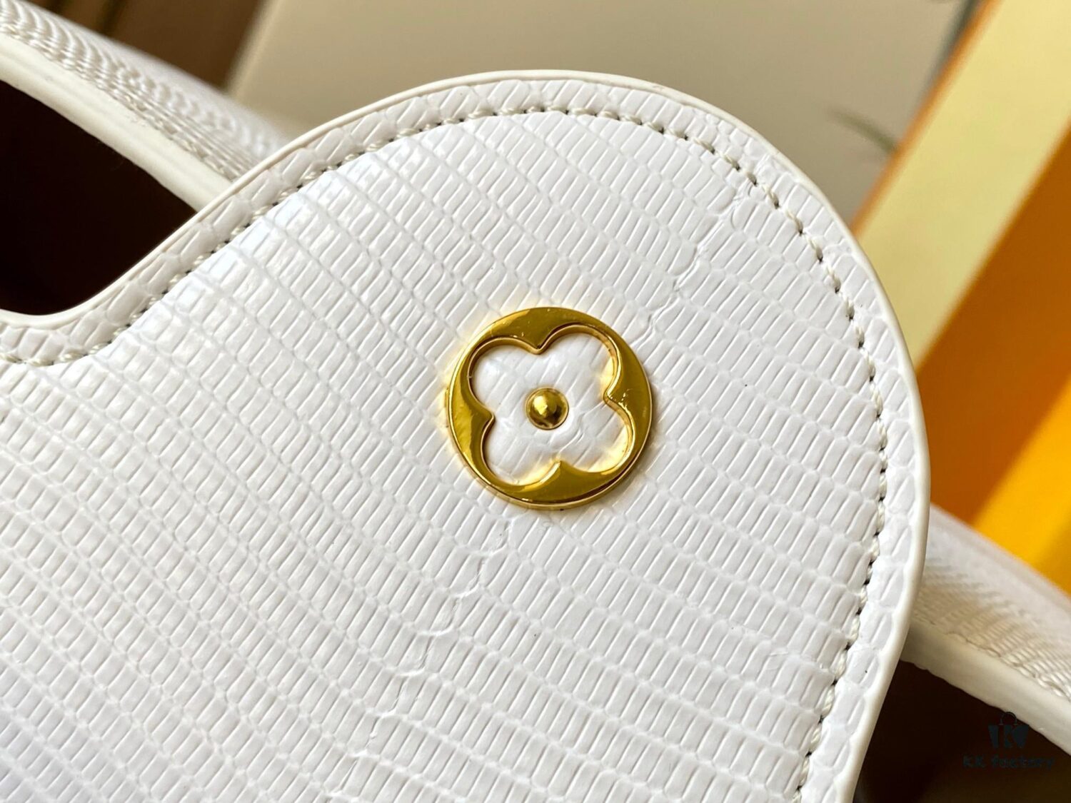 69307e006e68136f4d9a732a Top Quality Original Guangzhou M99528 White Lizard Skin Gold Buckle Capucines BB Handbag