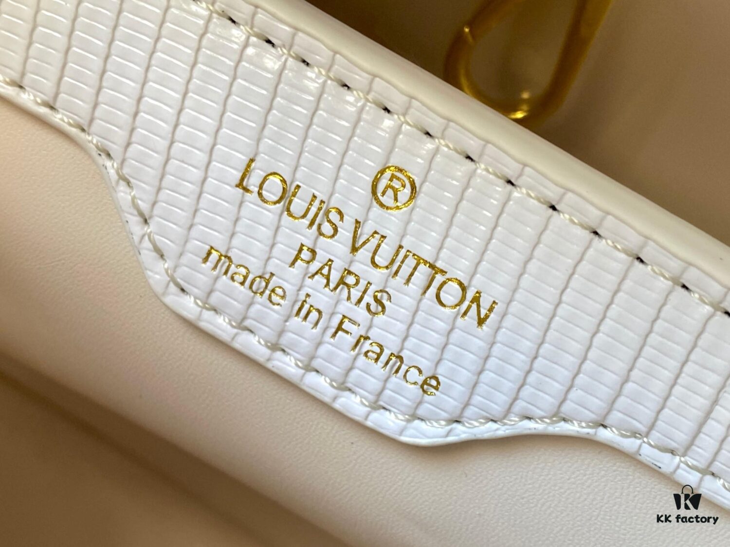 69307e016e68136f4d9a732c Top Quality Original Guangzhou M99528 White Lizard Skin Gold Buckle Capucines BB Handbag