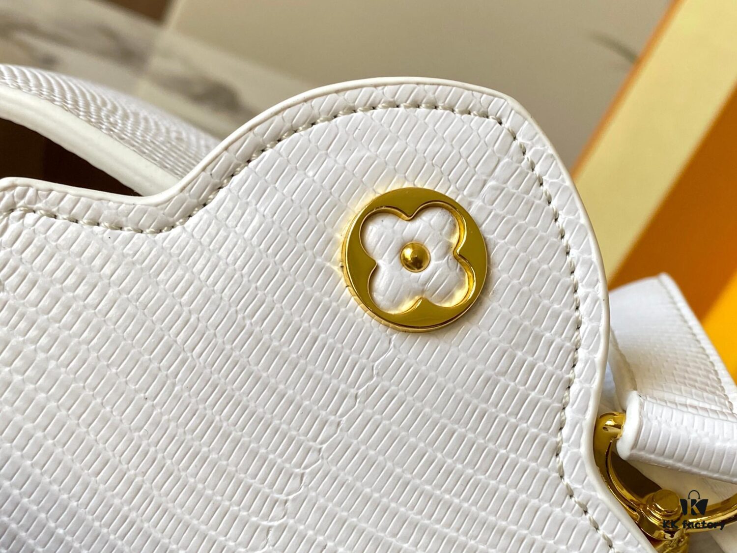 69307e056e68136f4d9a7331 Top Quality Original Guangzhou Goods M99527 White Lizard Leather with Gold Clasp