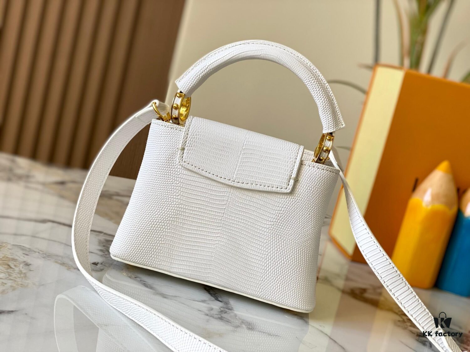 69307e076e68136f4d9a7338 Top Quality Original Guangzhou Goods M99527 White Lizard Leather with Gold Clasp