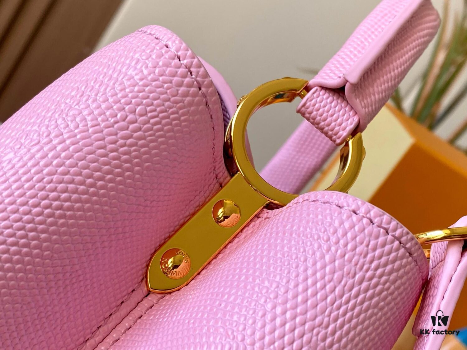 69307e0c6e68136f4d9a733c Top Quality Original Guangzhou Stock M99528 Pink Lizard Skin Gold Buckle Capucines BB Handbag
