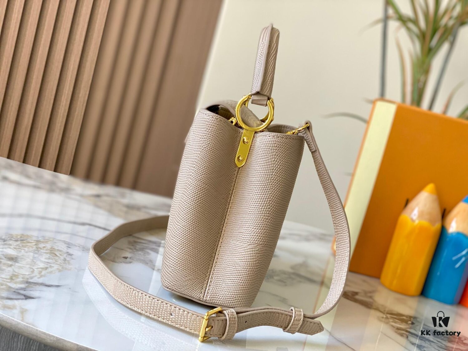 69307e156e68136f4d9a734c Top Quality Original Guangzhou Stock M99528 Beige Lizard Leather Gold-Tone Hardware Capucines BB Handbag