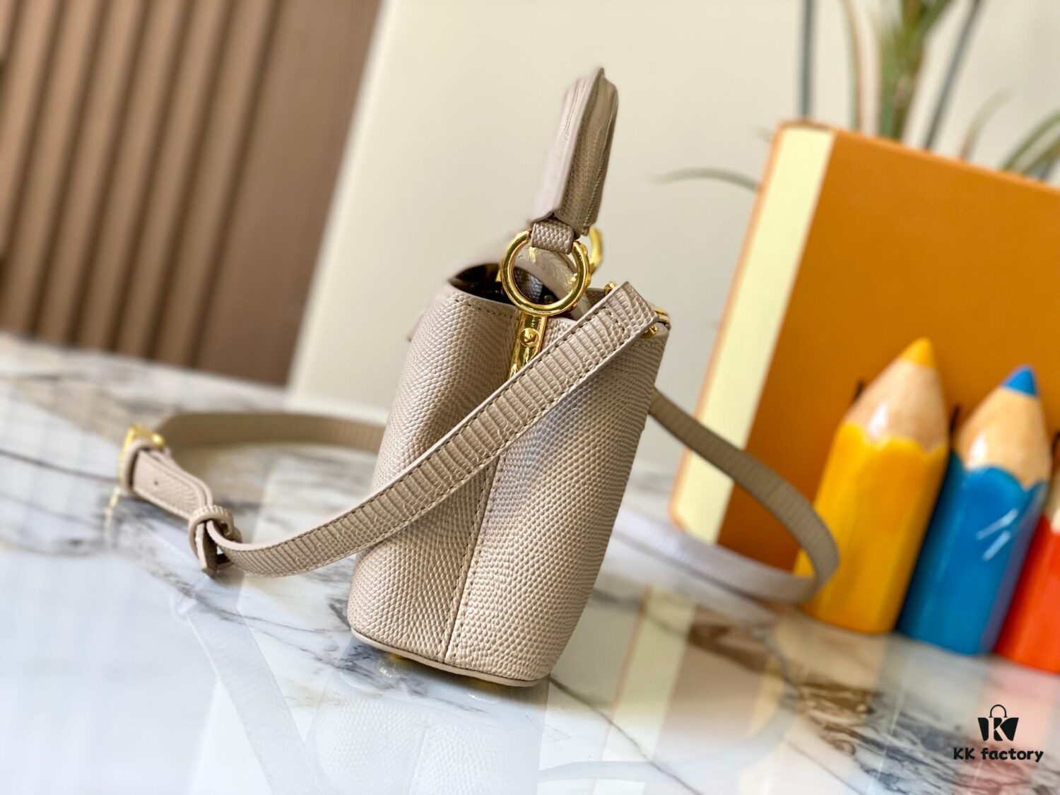 69307e176e68136f4d9a7350 Top Quality Original Guangzhou Stock M99527 Beige Lizard Leather with Gold Hardware