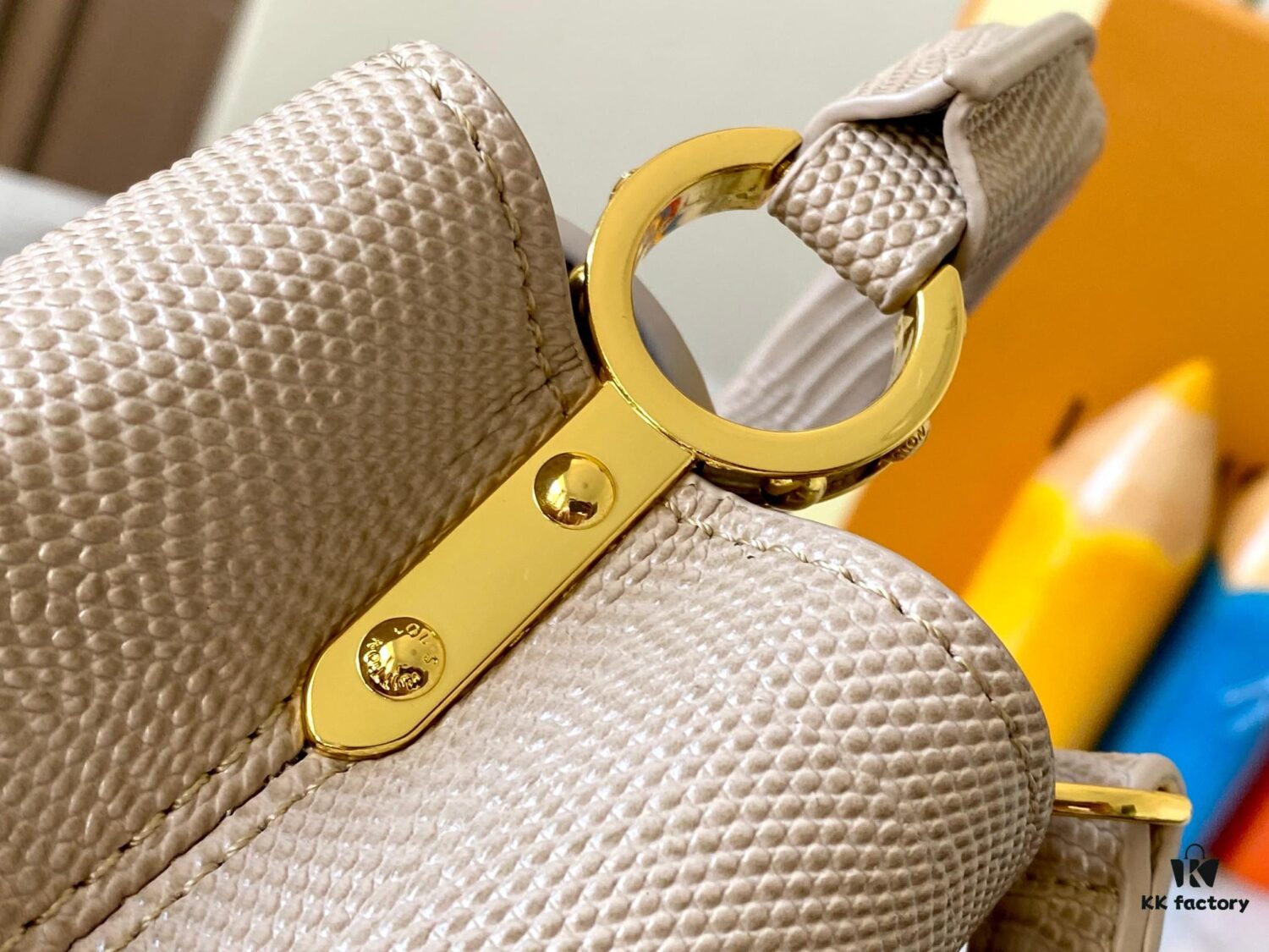 69307e1b6e68136f4d9a7356 Top Quality Original Guangzhou Stock M99527 Beige Lizard Leather with Gold Hardware
