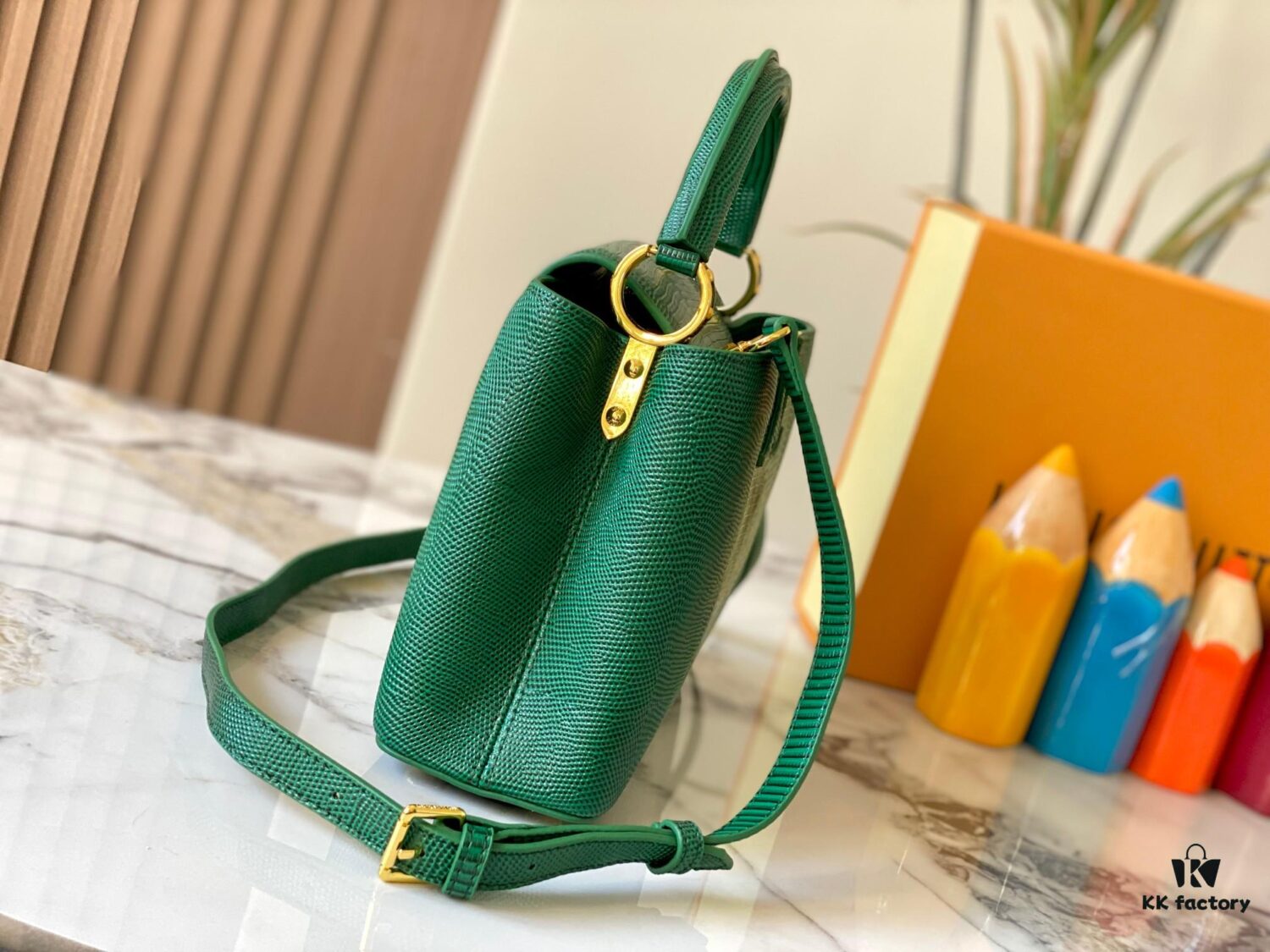 69307e1d6e68136f4d9a7358 Top Quality Original Guangzhou M99528 Green Lizard Skin Gold Buckle Capucines BB Handbag