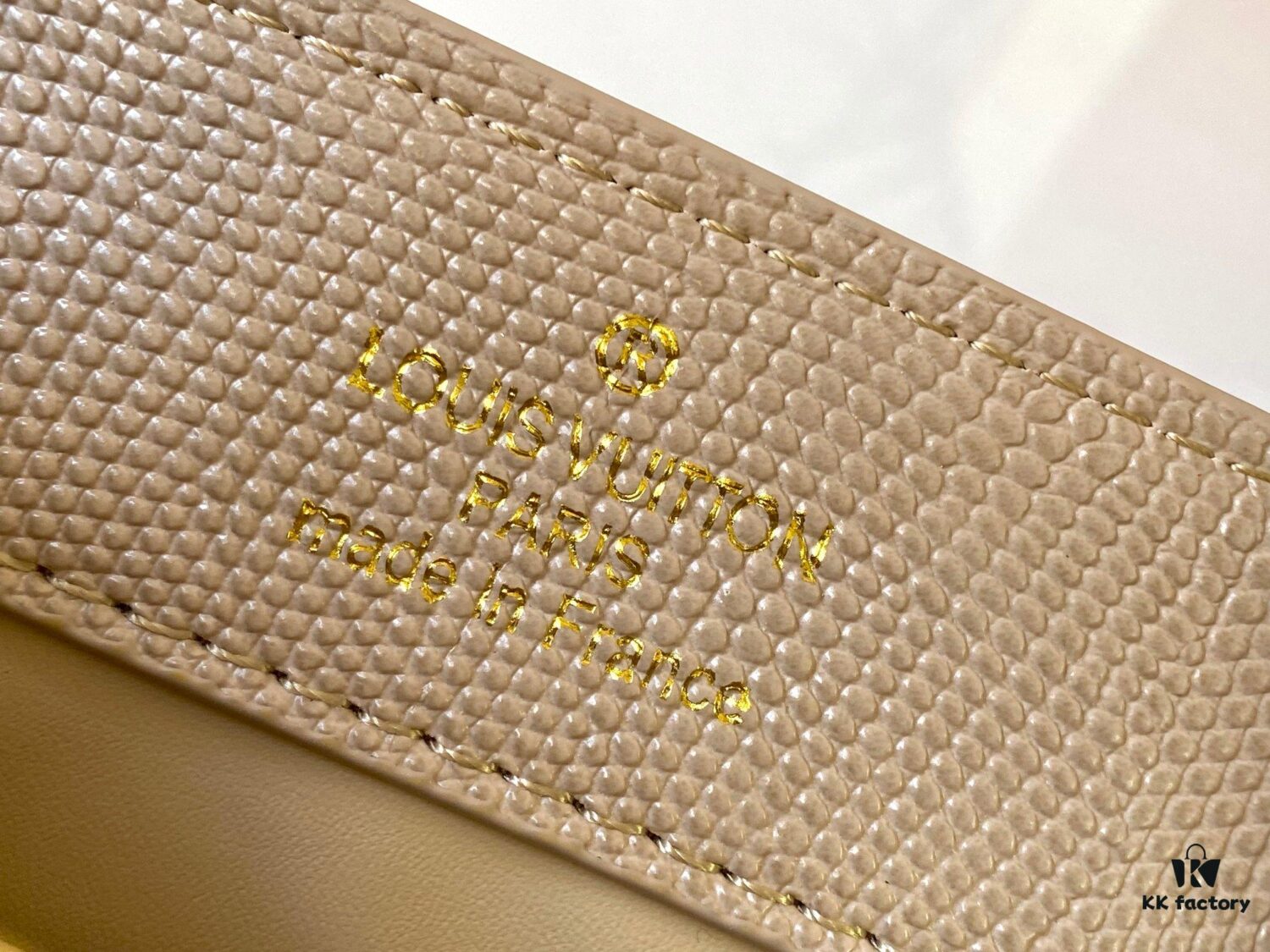 69307e1d6e68136f4d9a735a Top Quality Original Guangzhou Stock M99527 Beige Lizard Leather with Gold Hardware
