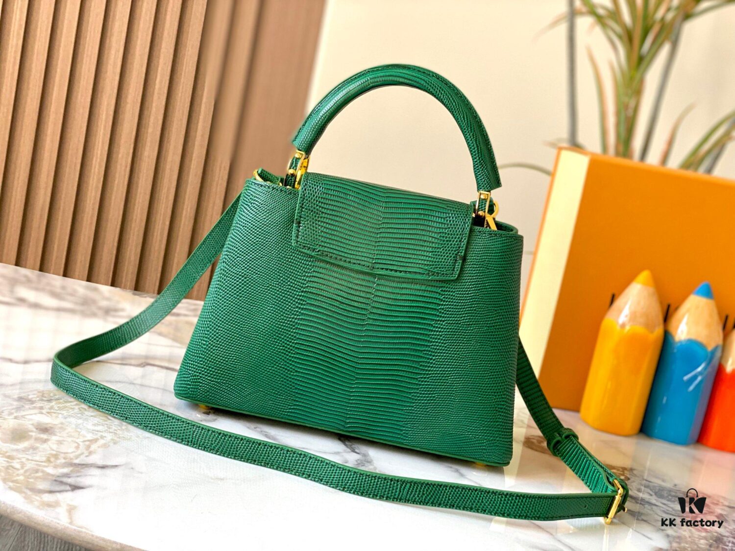 69307e1f6e68136f4d9a735c Top Quality Original Guangzhou M99528 Green Lizard Skin Gold Buckle Capucines BB Handbag