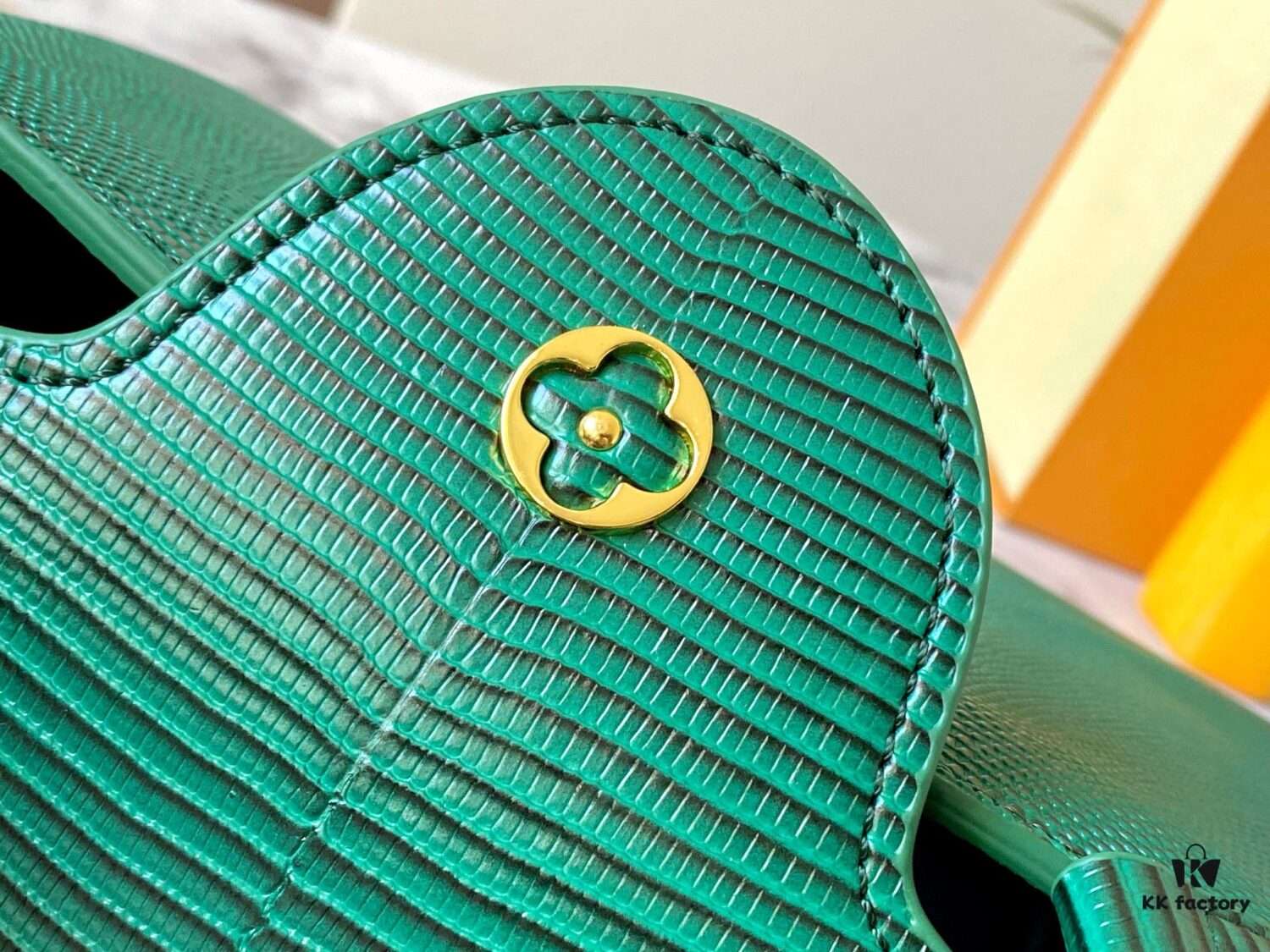 69307e206e68136f4d9a735f Top Quality Original Guangzhou M99528 Green Lizard Skin Gold Buckle Capucines BB Handbag