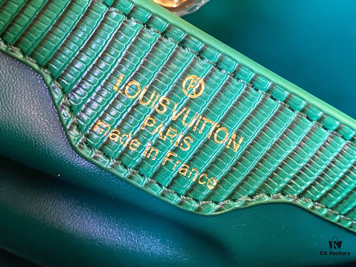 69307e216e68136f4d9a7360 Top Quality Original Guangzhou M99528 Green Lizard Skin Gold Buckle Capucines BB Handbag