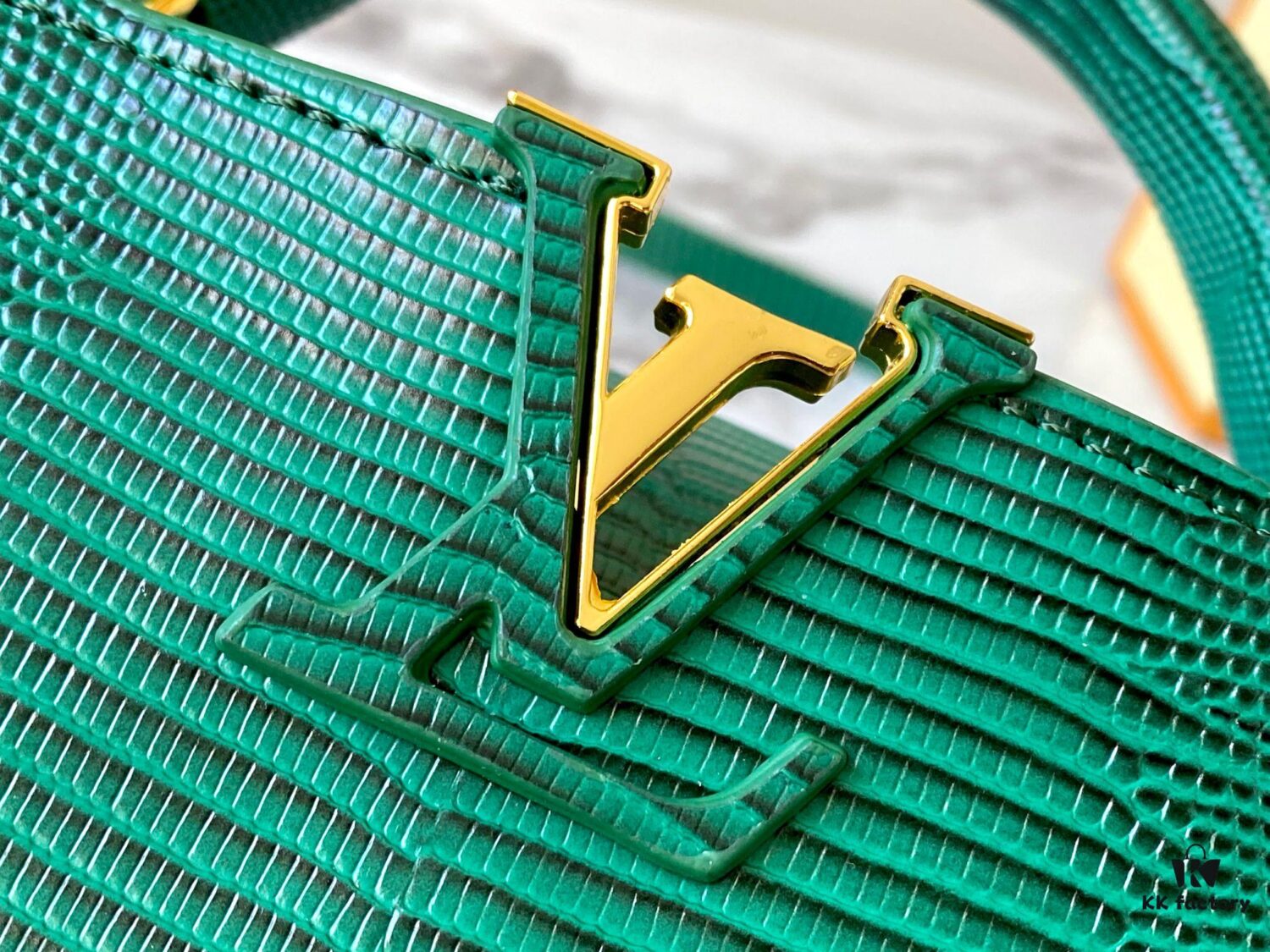 69307e266e68136f4d9a7367 Top Quality Original Guangzhou M99527 Green Lizard Leather Mini Capucines Bag with Gold Hardware