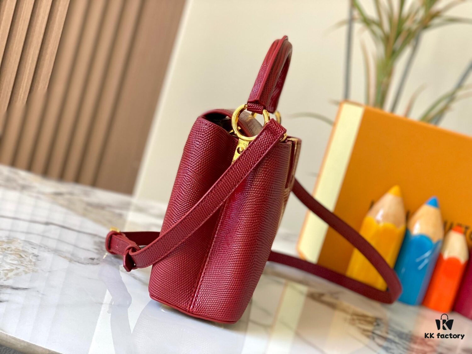 69307e276e68136f4d9a736b Top Quality Original Guangzhou M99528 Date Red Lizard Leather Gold Buckle Capucines BB Handbag