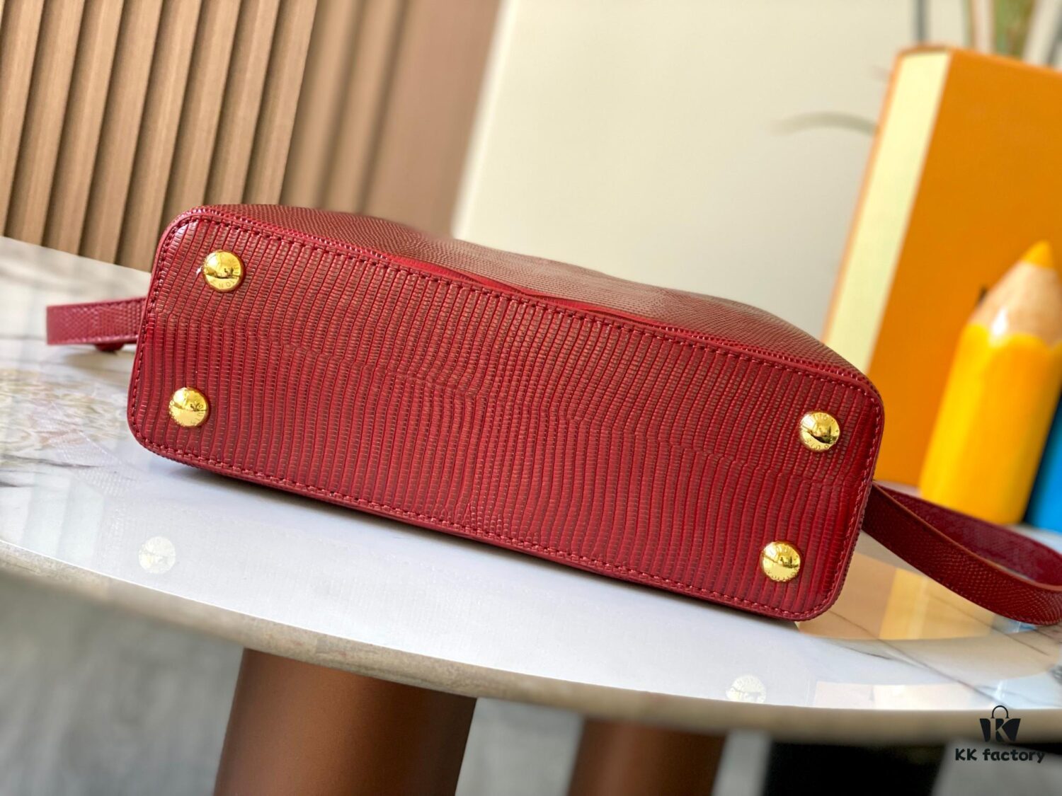 69307e296e68136f4d9a736f Top Quality Original Guangzhou M99528 Date Red Lizard Leather Gold Buckle Capucines BB Handbag