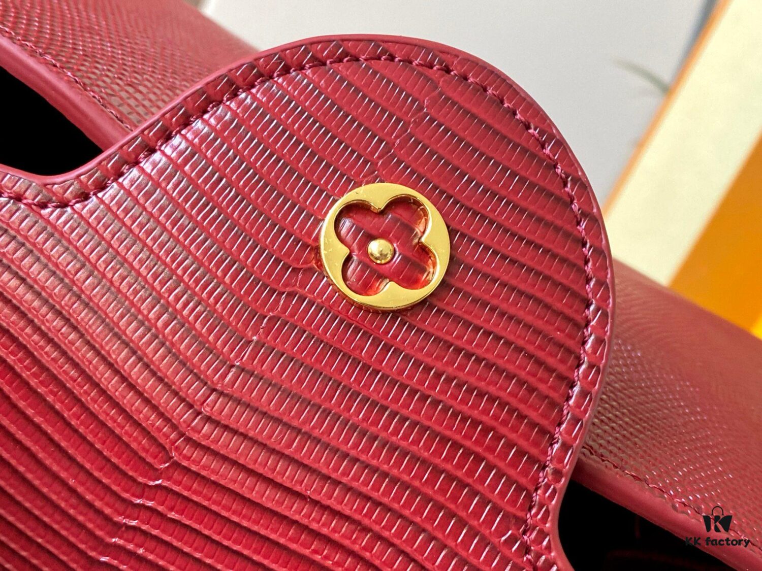 69307e296e68136f4d9a7371 Top Quality Original Guangzhou M99528 Date Red Lizard Leather Gold Buckle Capucines BB Handbag