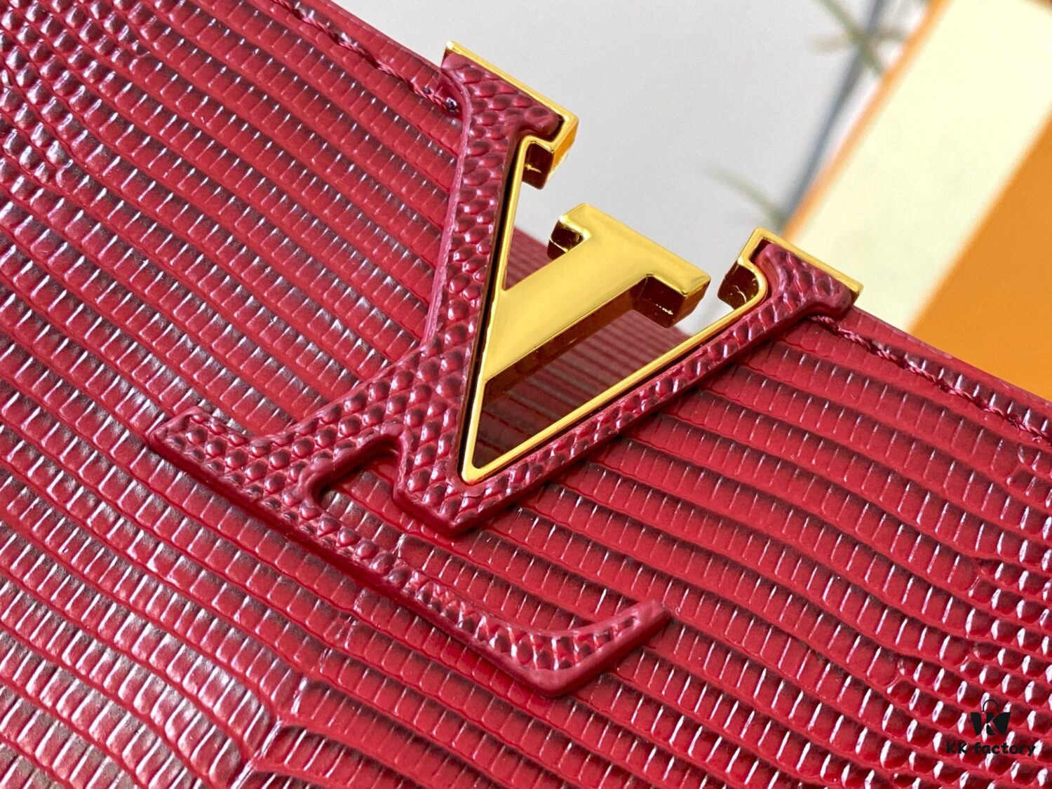 69307e296e68136f4d9a7372 Top Quality Original Guangzhou M99528 Date Red Lizard Leather Gold Buckle Capucines BB Handbag