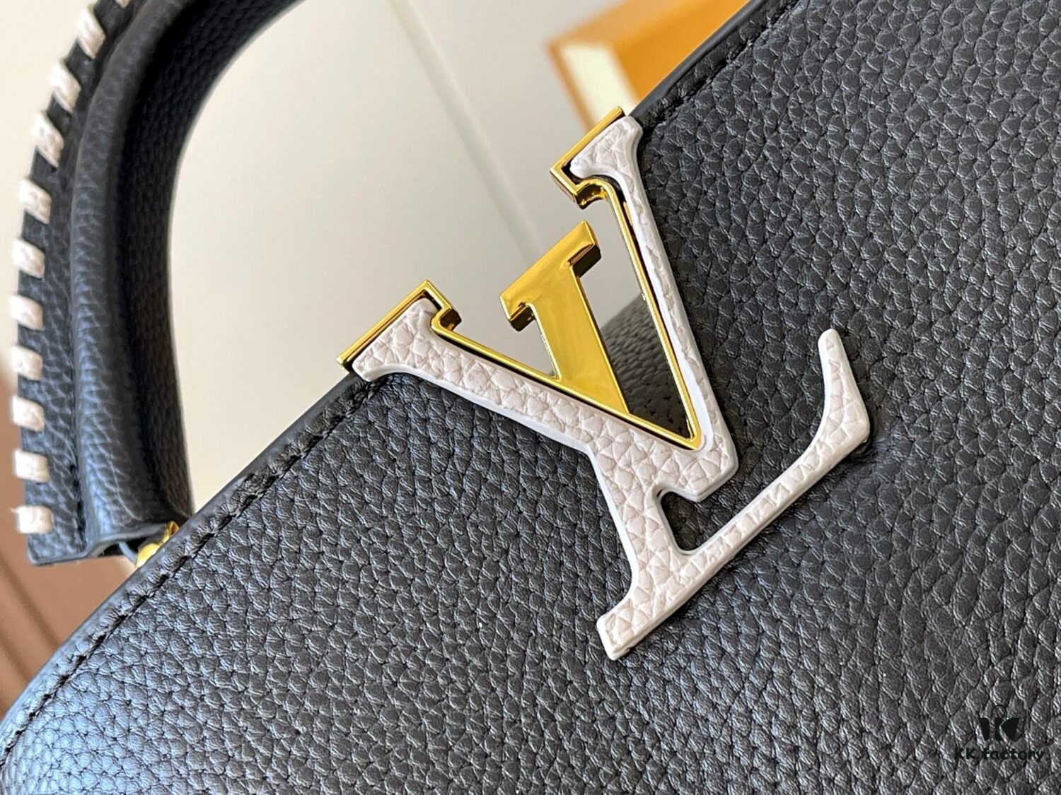 69307e6f6e68136f4d9a73f1 Upgraded M21127 Black Woven Gold-Tone Capucines BB Bag