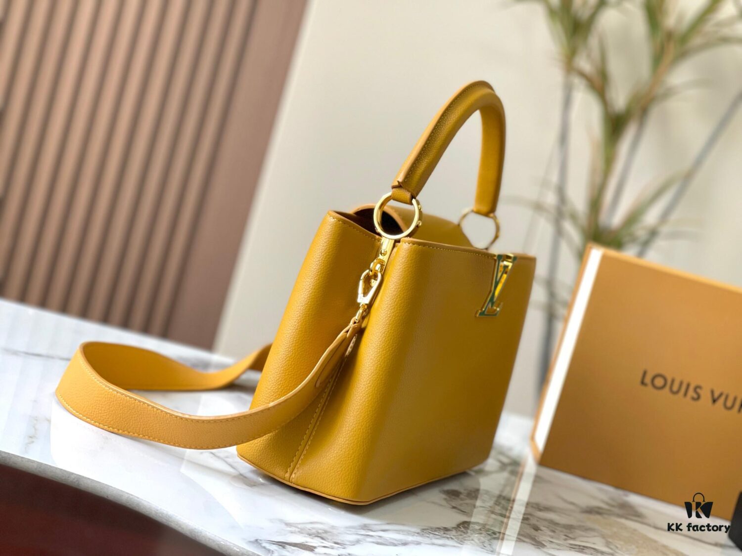 Upgraded Version of M21150 Yellow Capucines Medium Handbag