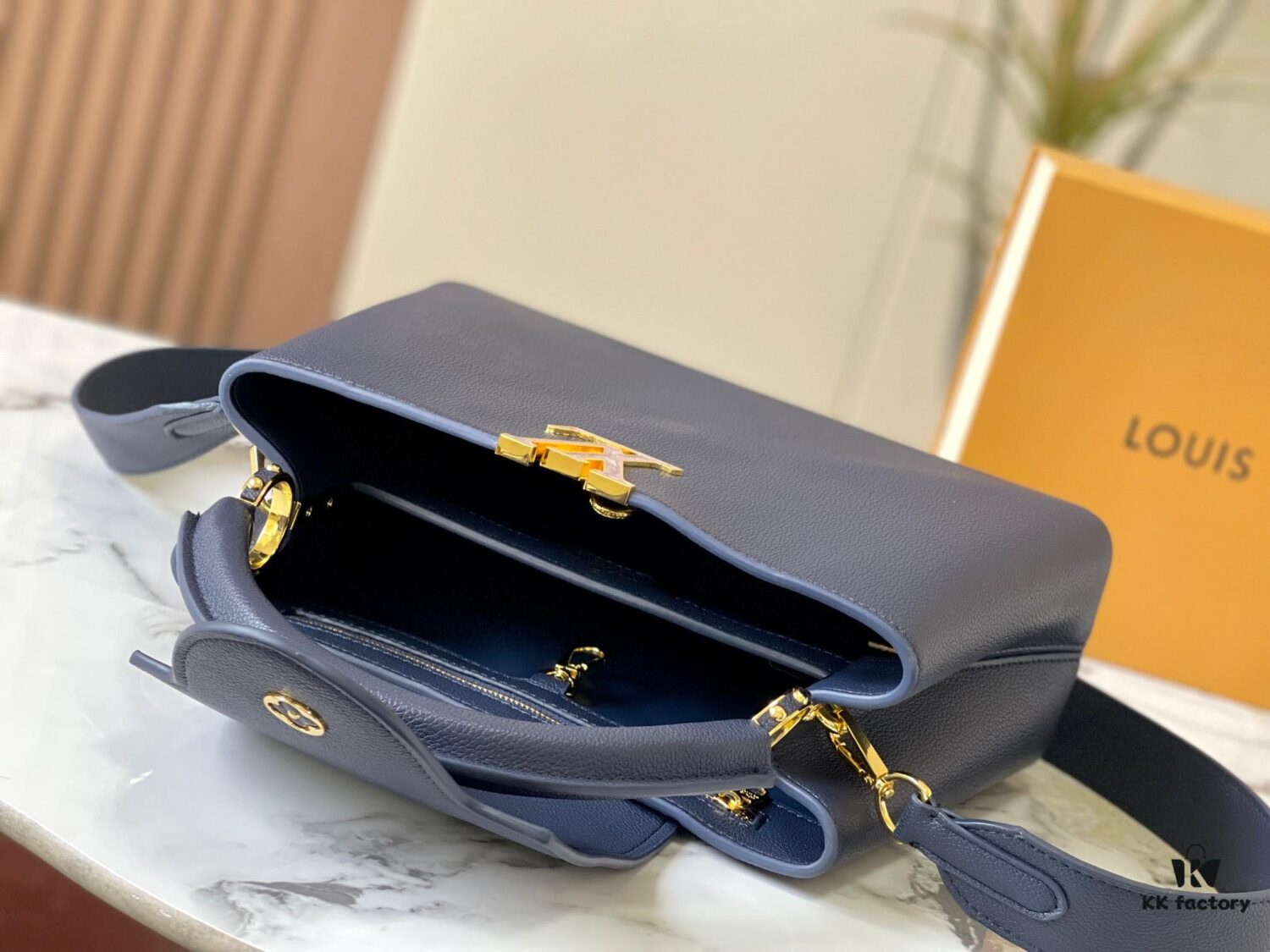 69307e916e68136f4d9a7423 Upgraded Version M21150 Deep Blue Capucines Medium Handbag