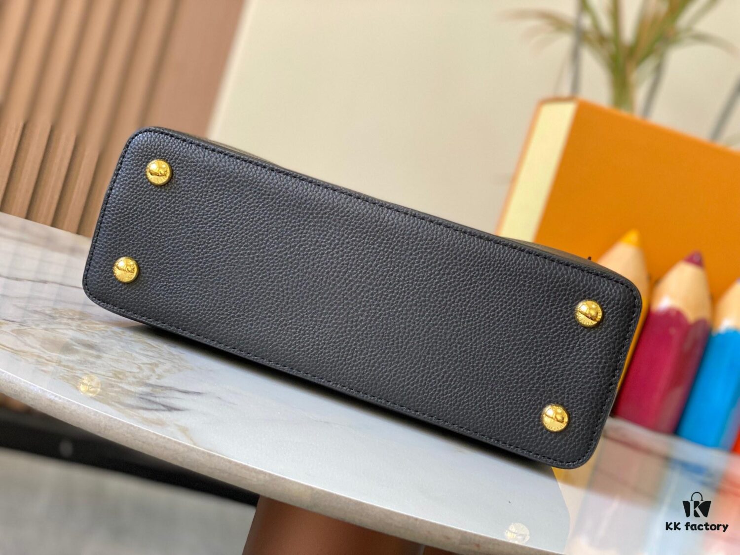 Top Quality Original Guangzhou Version M24585 Black and Gold Diamond Flower Crown Capucines Handbag