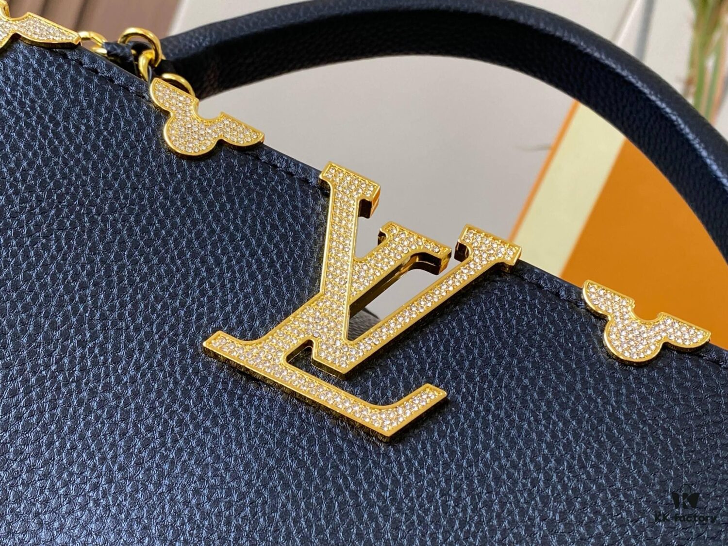Top Quality Original Guangzhou Version M24585 Black and Gold Diamond Flower Crown Capucines Handbag
