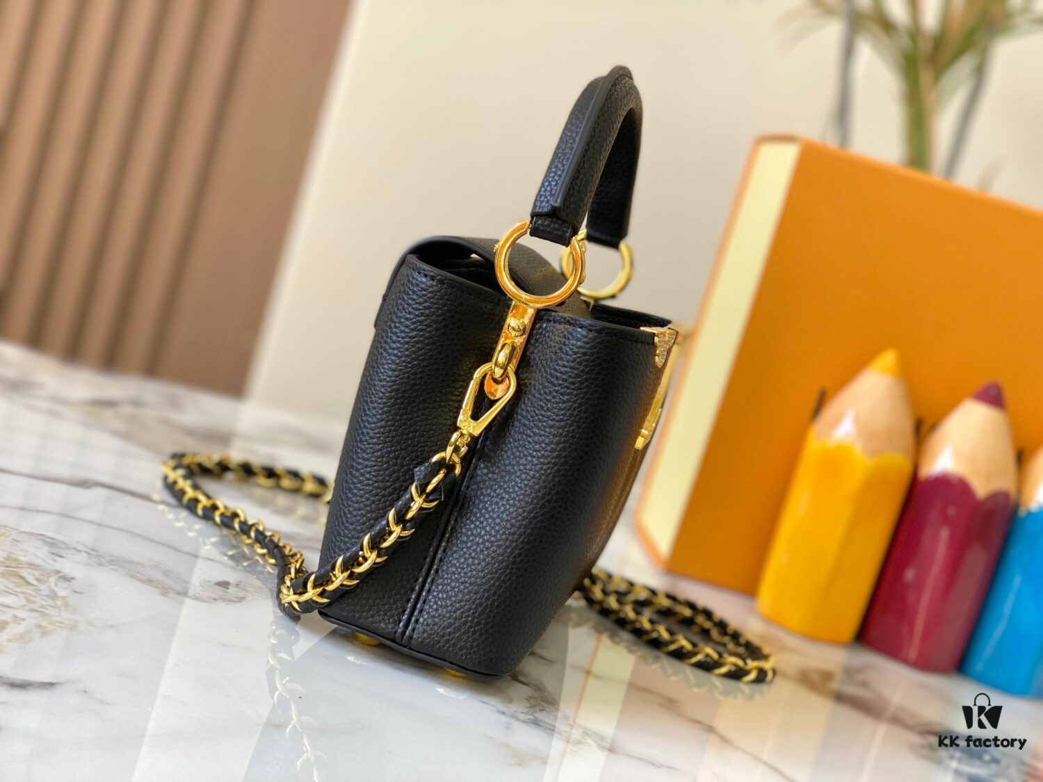 Top Quality Original Guangzhou Version M24583 Black with Gold Diamond Flower Crown Capucines Flower Crown Handbag