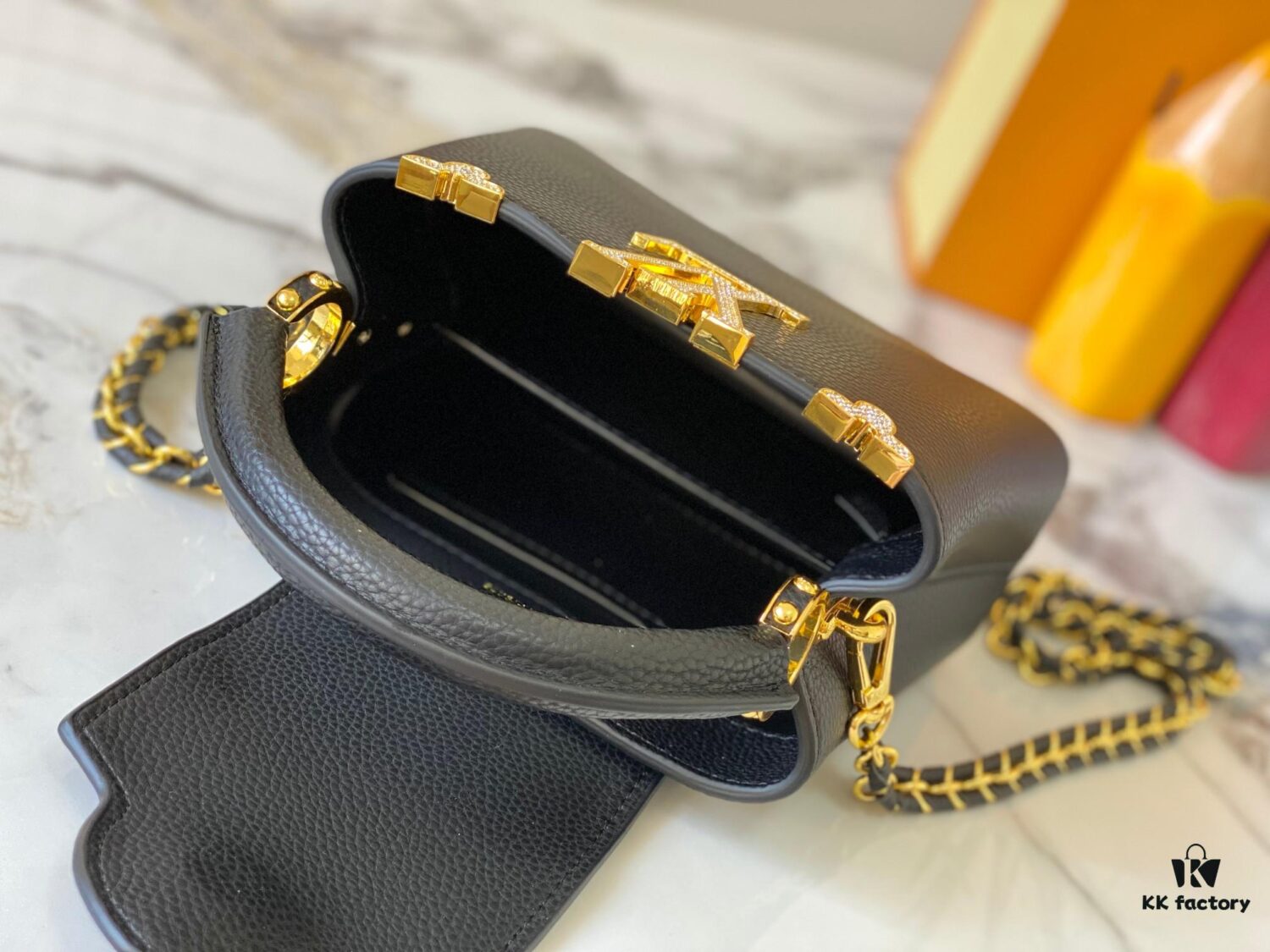 Top Quality Original Guangzhou Version M24583 Black with Gold Diamond Flower Crown Capucines Flower Crown Handbag