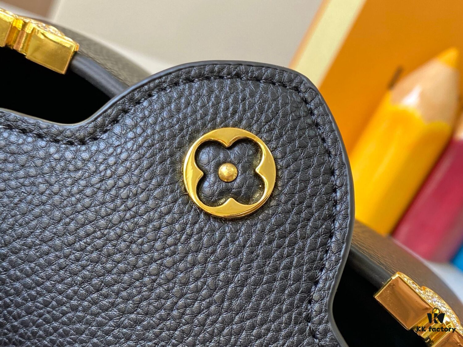Top Quality Original Guangzhou Version M24583 Black with Gold Diamond Flower Crown Capucines Flower Crown Handbag