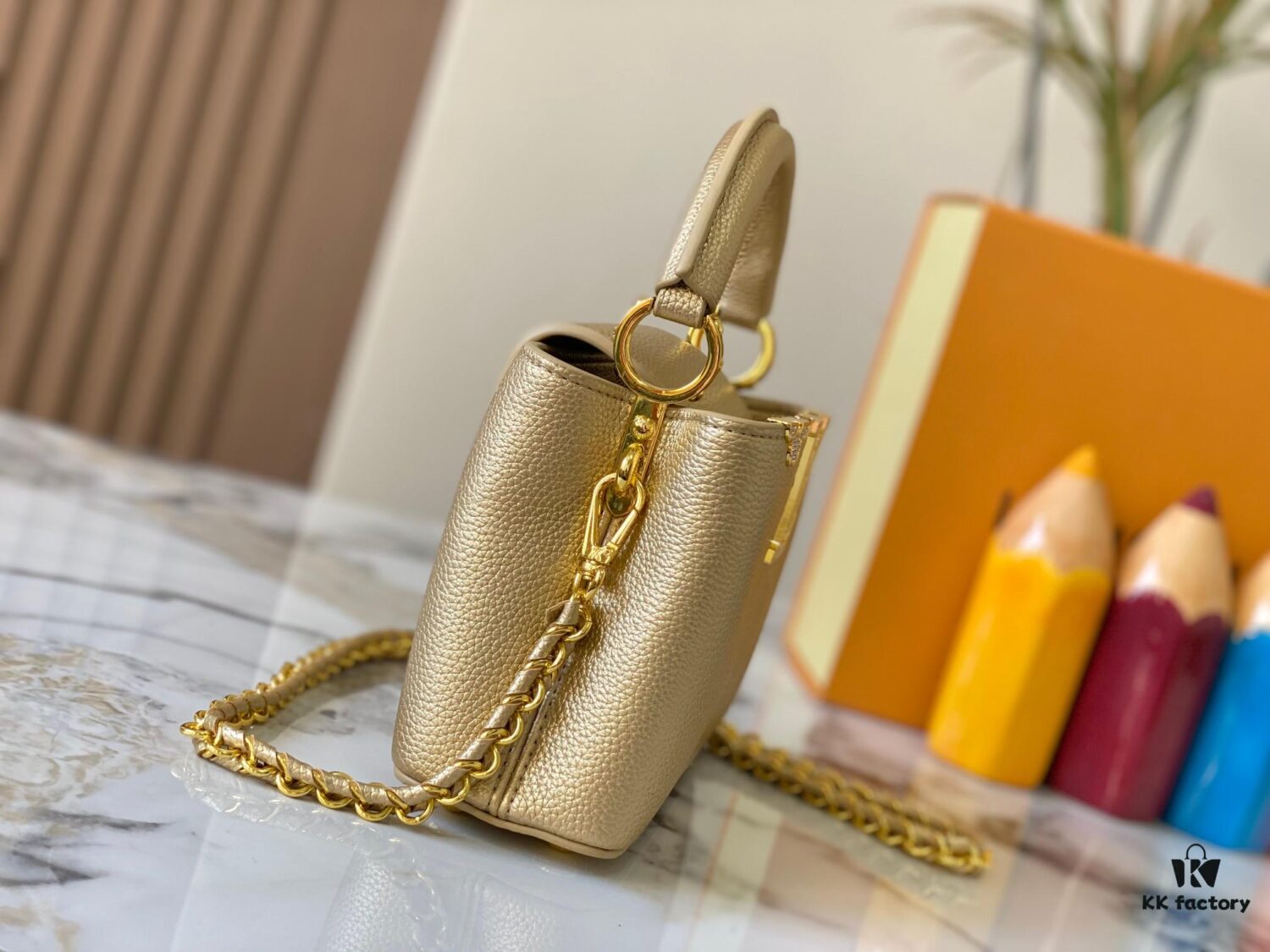 69307f056e68136f4d9a74dc Top Quality Original Guangzhou M24583 Gold-Tone Flower Crown Capucines Bag