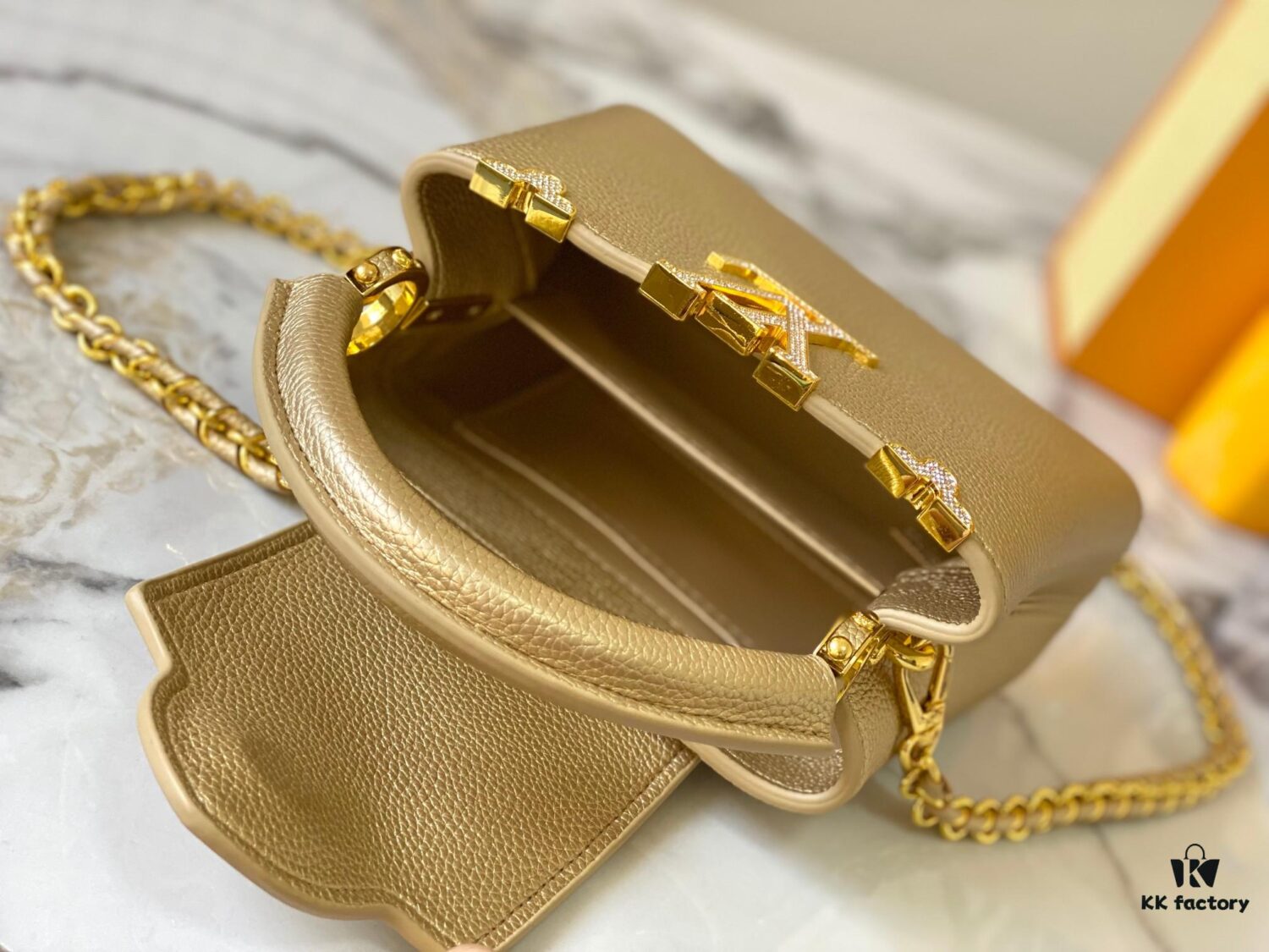 69307f086e68136f4d9a74e0 Top Quality Original Guangzhou M24583 Gold-Tone Flower Crown Capucines Bag
