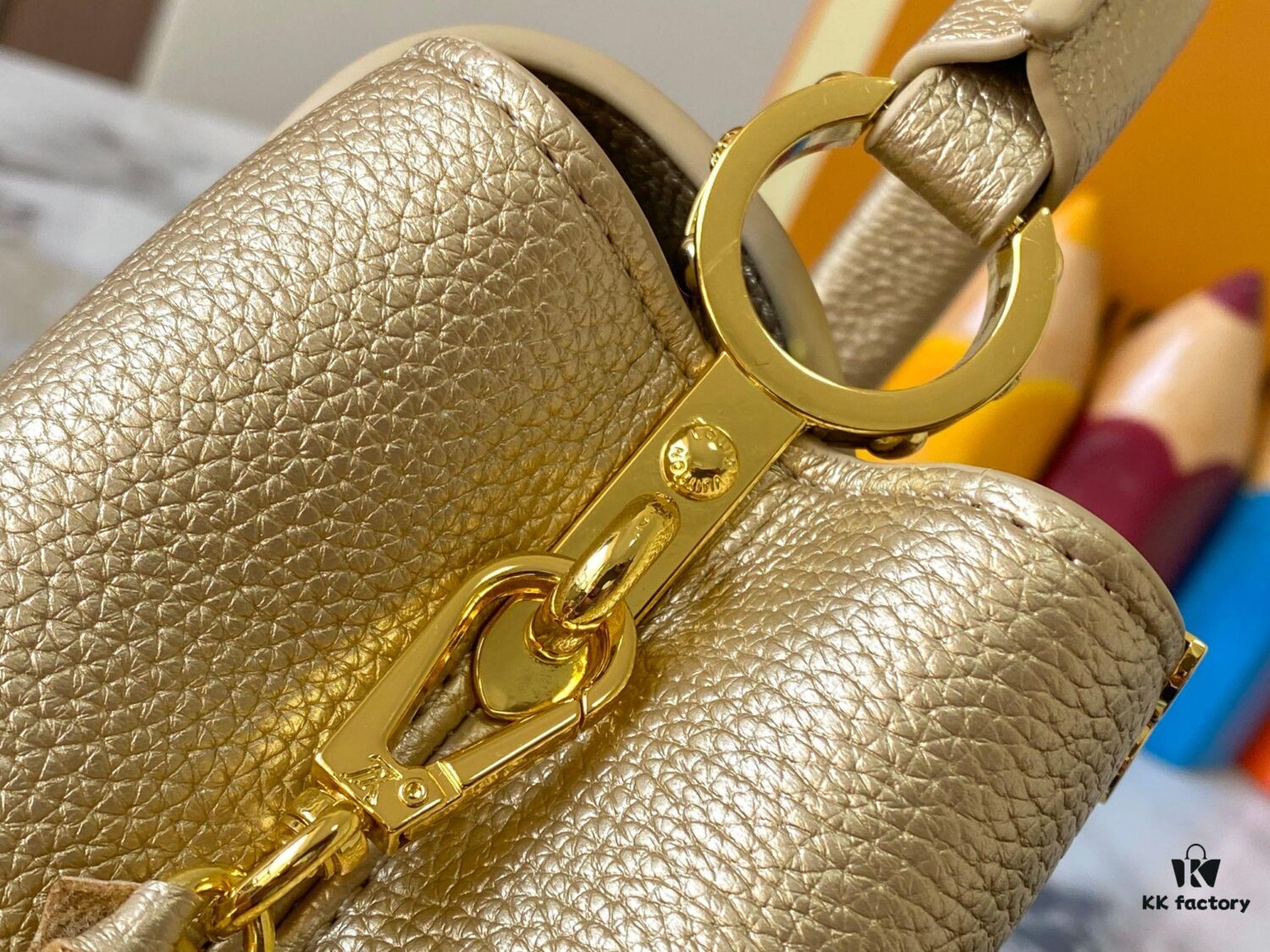 69307f086e68136f4d9a74e1 Top Quality Original Guangzhou M24583 Gold-Tone Flower Crown Capucines Bag