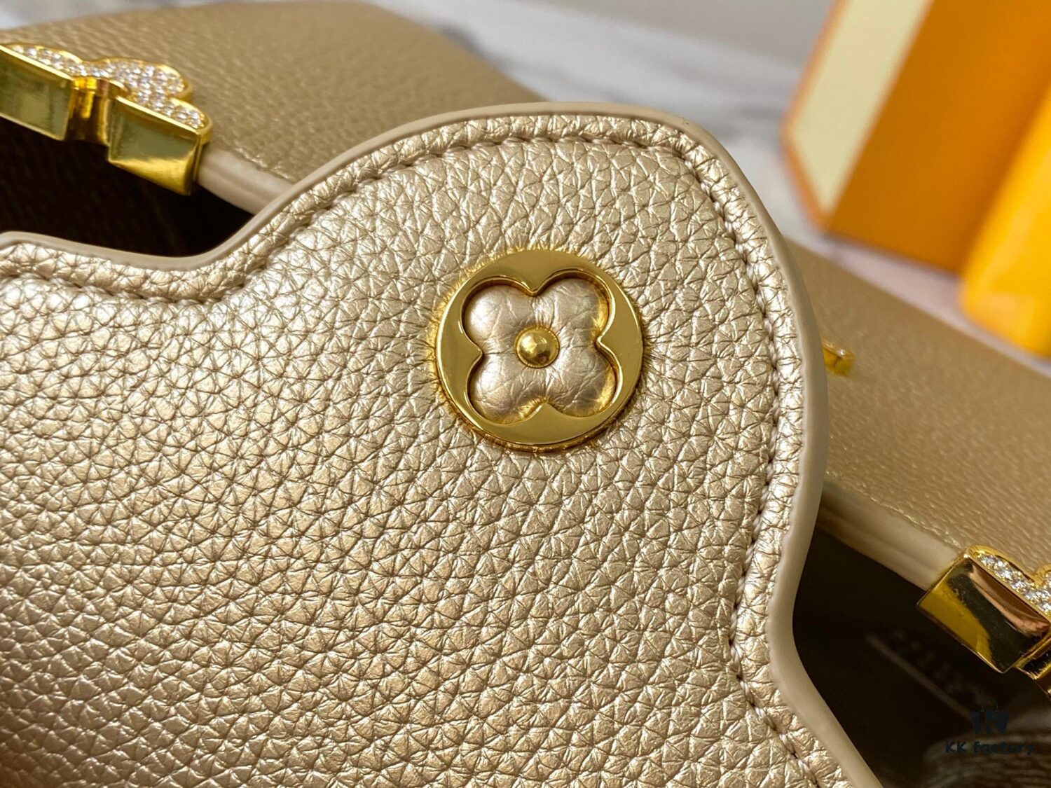 69307f086e68136f4d9a74e2 Top Quality Original Guangzhou M24583 Gold-Tone Flower Crown Capucines Bag