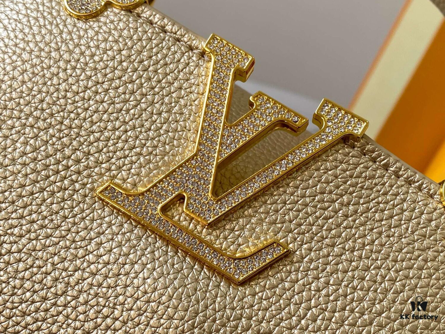69307f0e6e68136f4d9a74e9 Top Quality Original Guangzhou M24583 Gold-Tone Flower Crown Capucines Bag